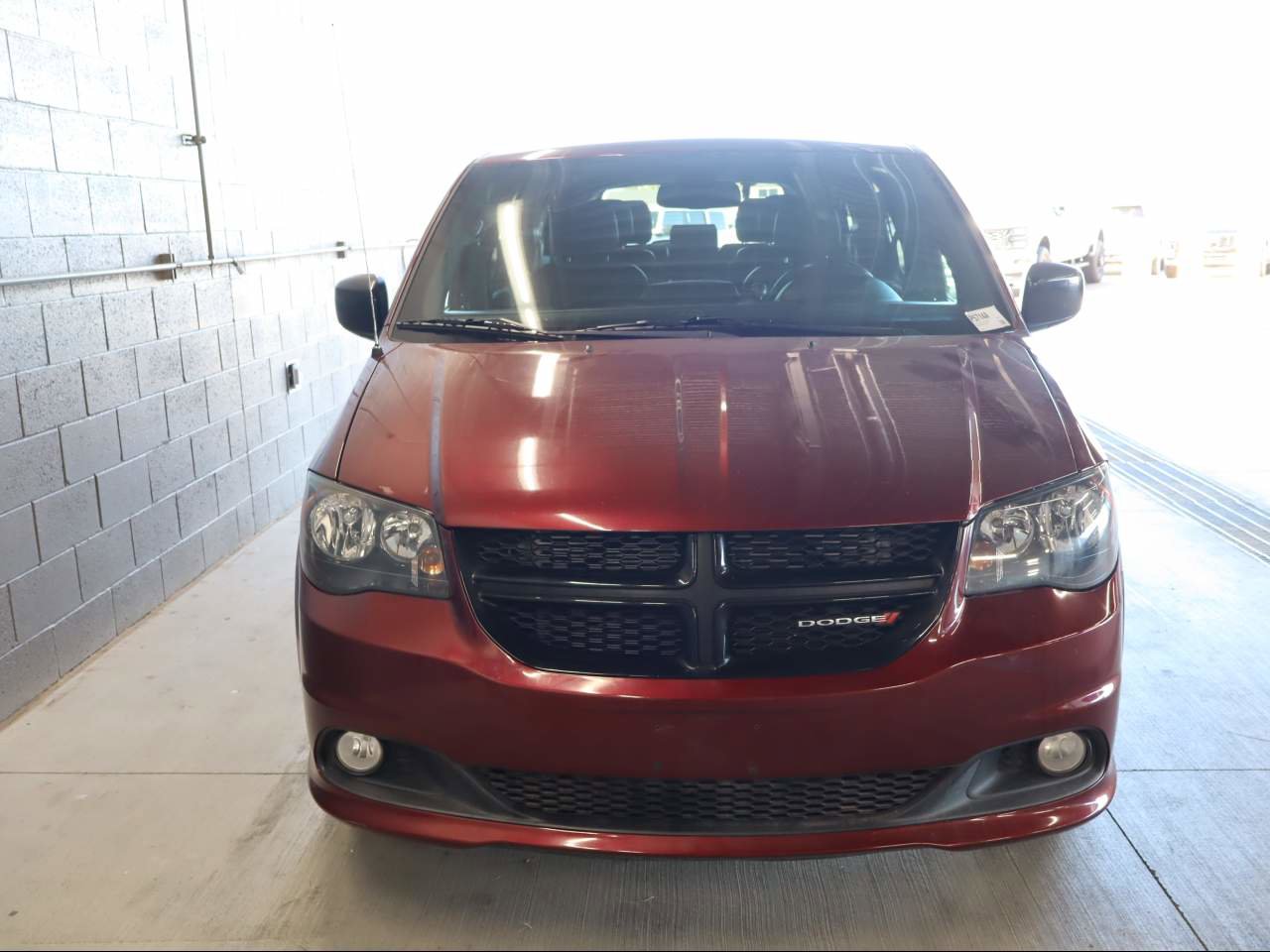 Used 2019 Dodge Grand Caravan SXT w/ Blacktop Package image 4