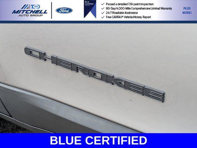 Used 2019 Jeep Cherokee Latitude Plus AWD/4WD image 36