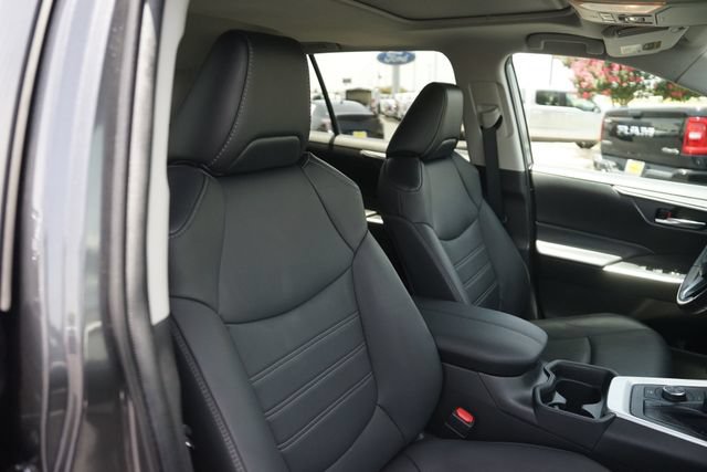 Used 2021 Toyota RAV4 XLE Premium AWD/4WD image 20