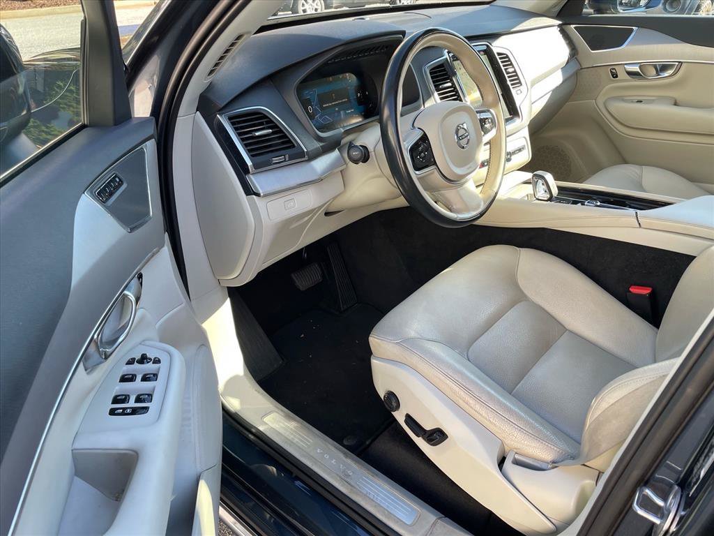 Used 2023 Volvo XC90 B5 Core AWD/4WD image 10