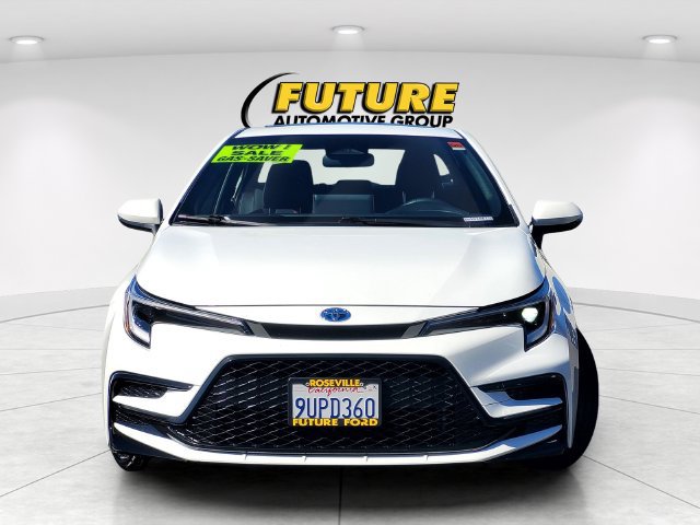 Used 2025 Toyota Corolla SE w/ SE Premium Package FWD image 2