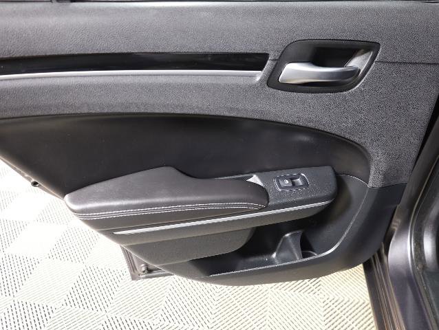 Used 2018 Chrysler 300 S w/ 300S Premium Group image 28