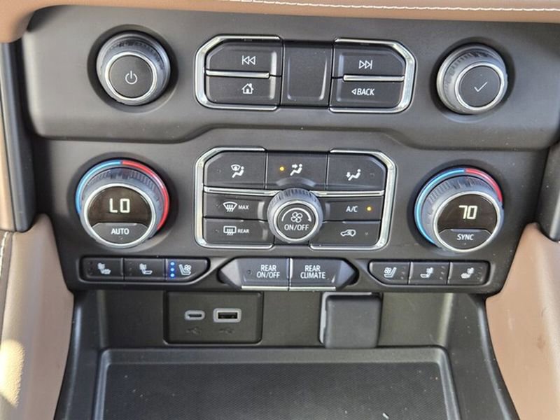 Used 2024 Chevrolet Tahoe High Country w/ Premium Package image 28