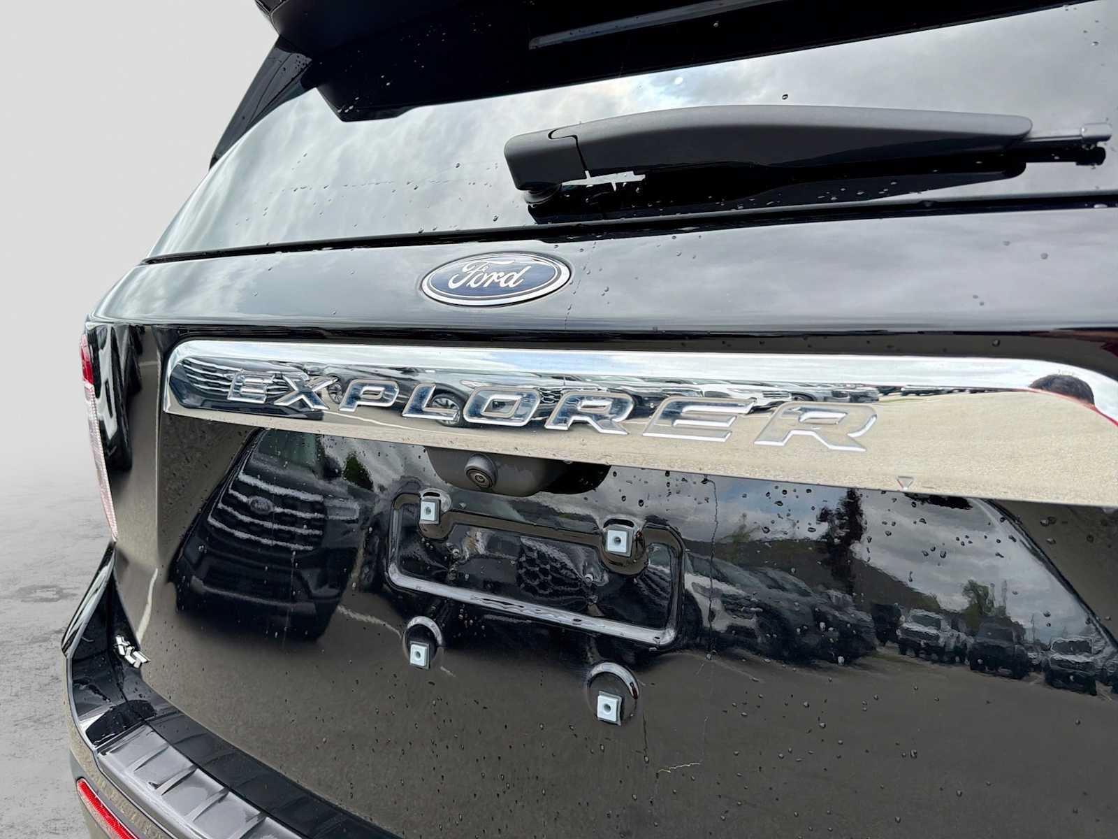 Certified 2024 Ford Explorer XLT w/ Equipment Group 202A AWD/4WD image 9
