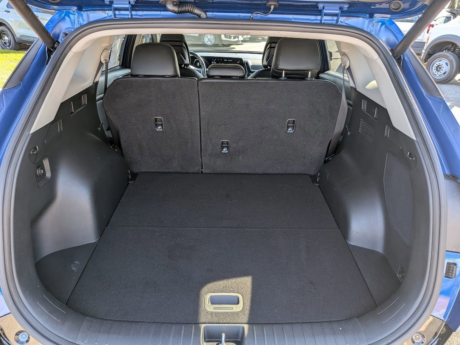 Used 2023 Kia Sportage SX image 7