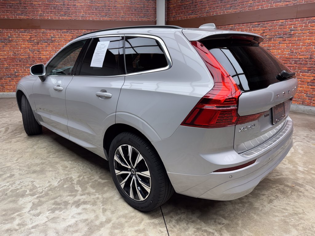 Used 2023 Volvo XC60 B5 Core w/ Climate Package AWD/4WD image 2