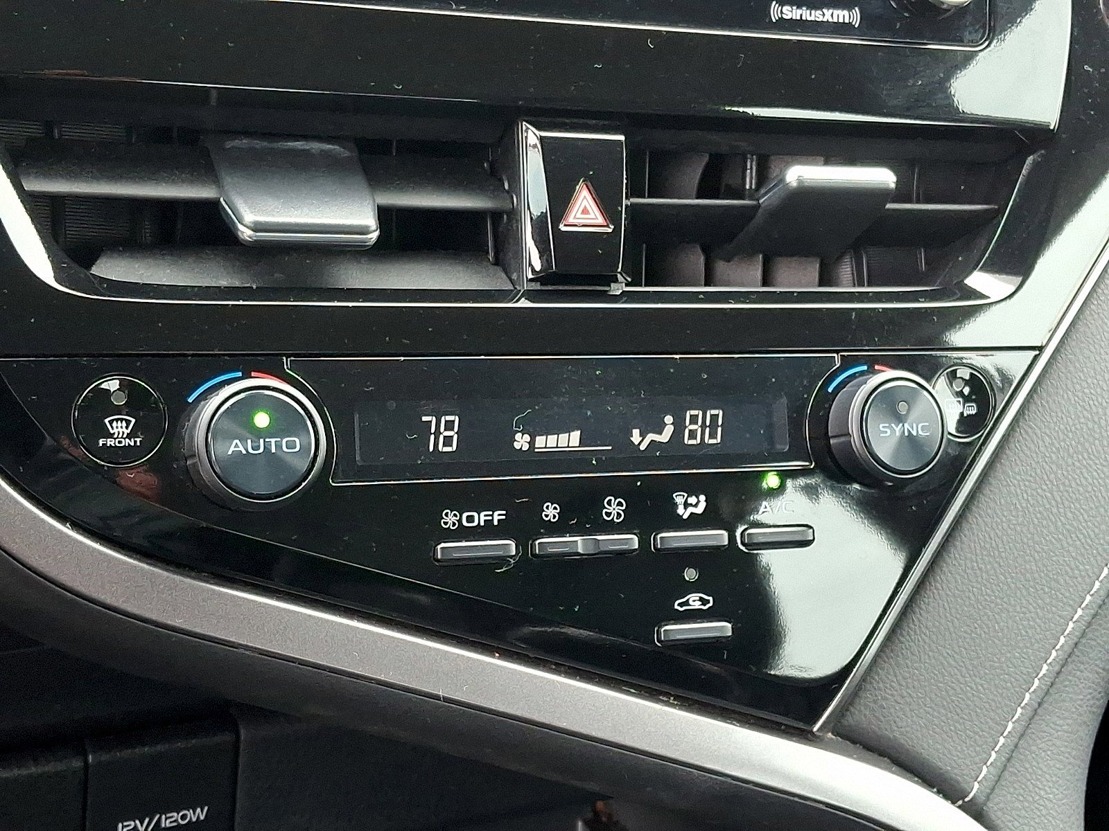 Used 2024 Toyota Camry SE image 14