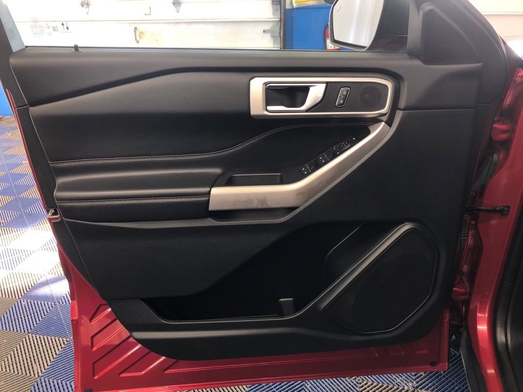 Certified 2022 Ford Explorer XLT w/ Equipment Group 202A image 9