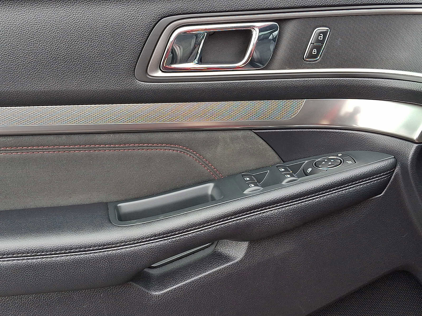 Certified 2019 Ford Explorer XLT w/ Equipment Group 202A image 14