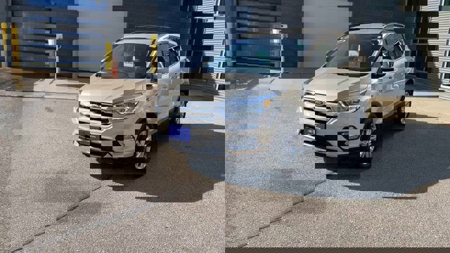 Certified 2017 Ford Escape SE w/ Equipment Group 201A image 5