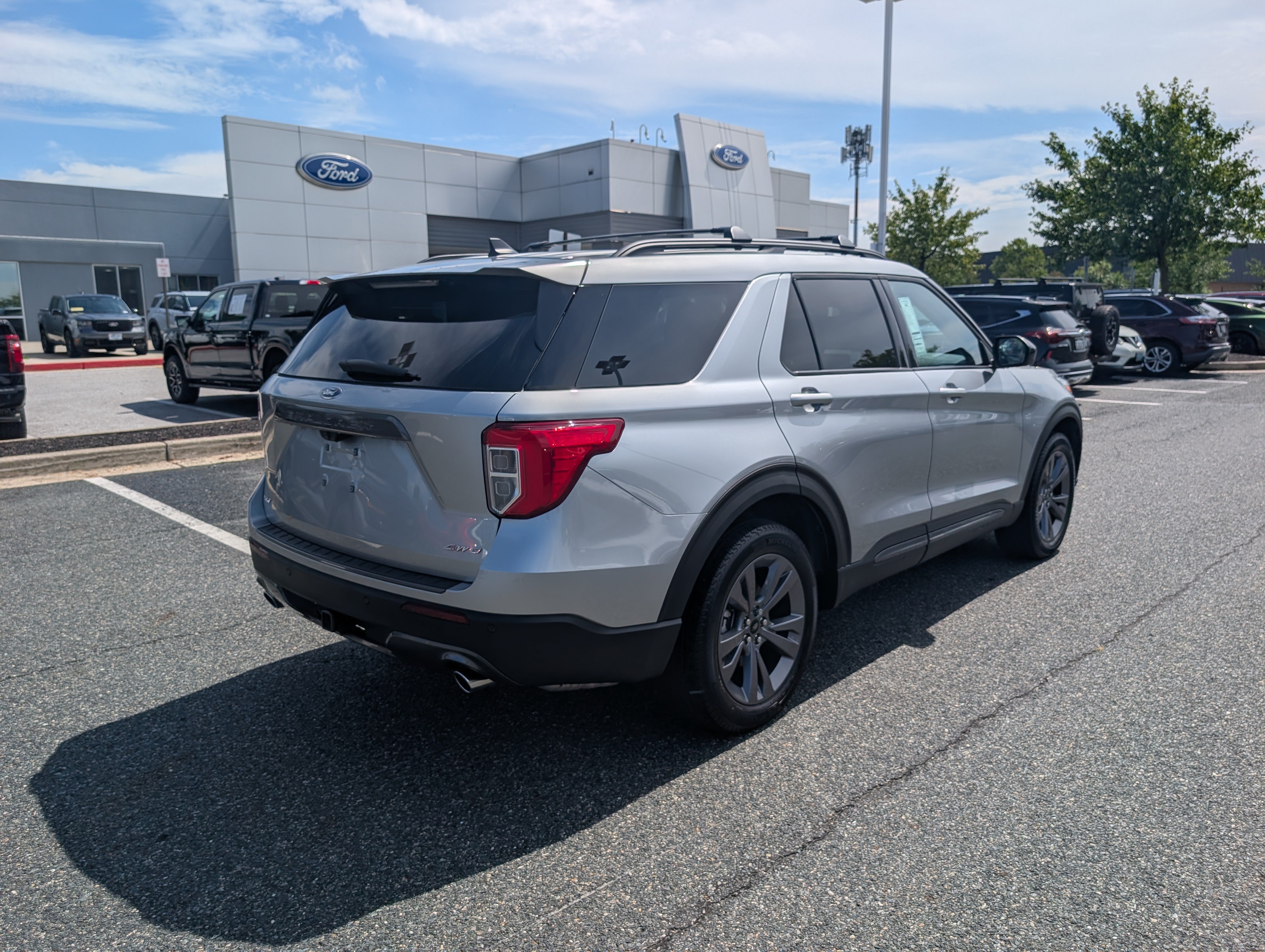 Certified 2024 Ford Explorer XLT w/ Equipment Group 202A AWD/4WD image 3