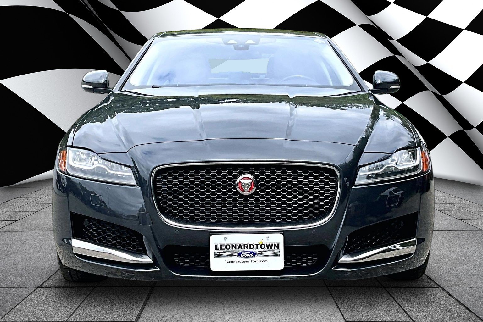 Used 2017 Jaguar XF Premium AWD/4WD image 3
