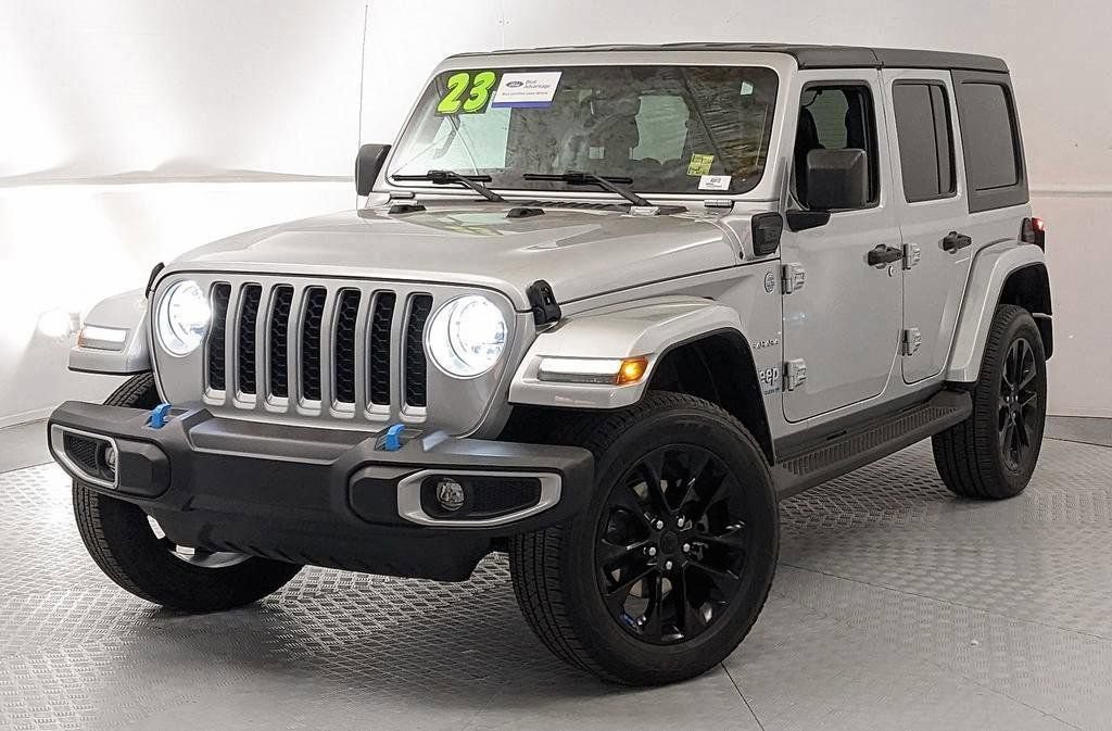 Used 2023 Jeep Wrangler Unlimited Sahara AWD/4WD image 6