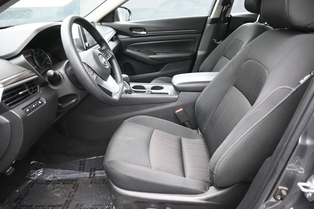 Used 2025 Nissan Altima 2.5 SV FWD image 20
