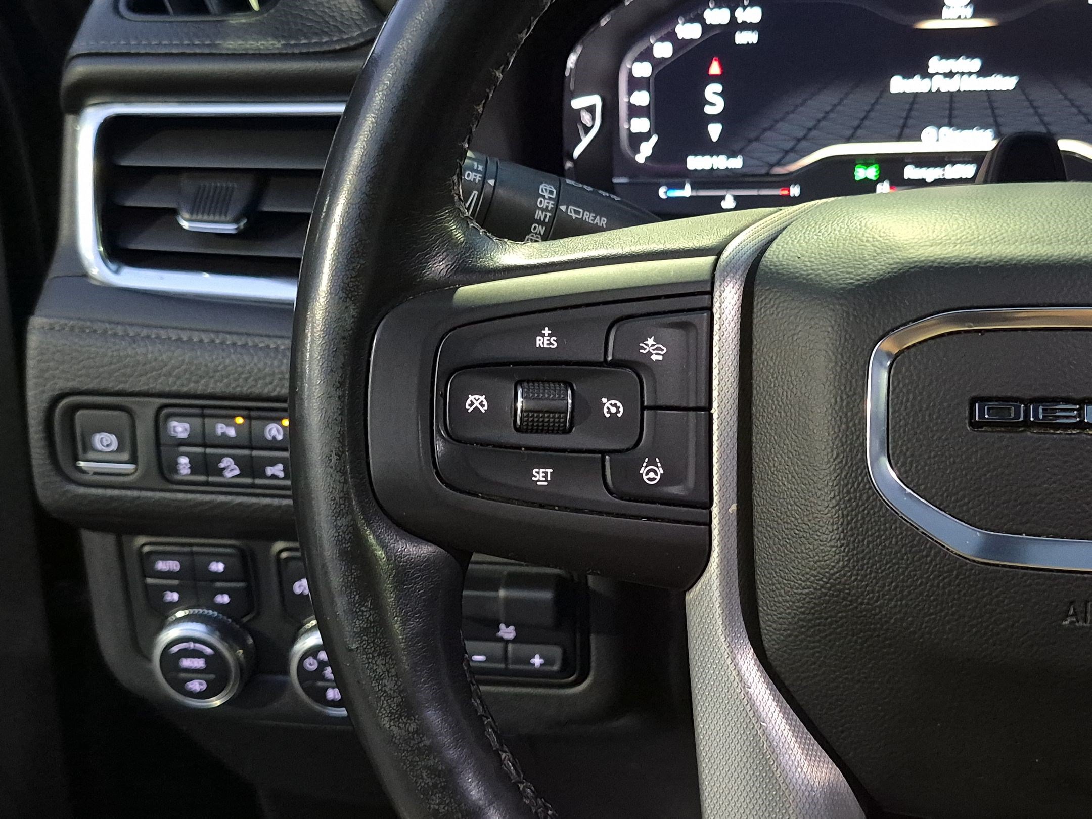 Used 2023 GMC Yukon XL Denali w/ Denali Reserve Package AWD/4WD image 21