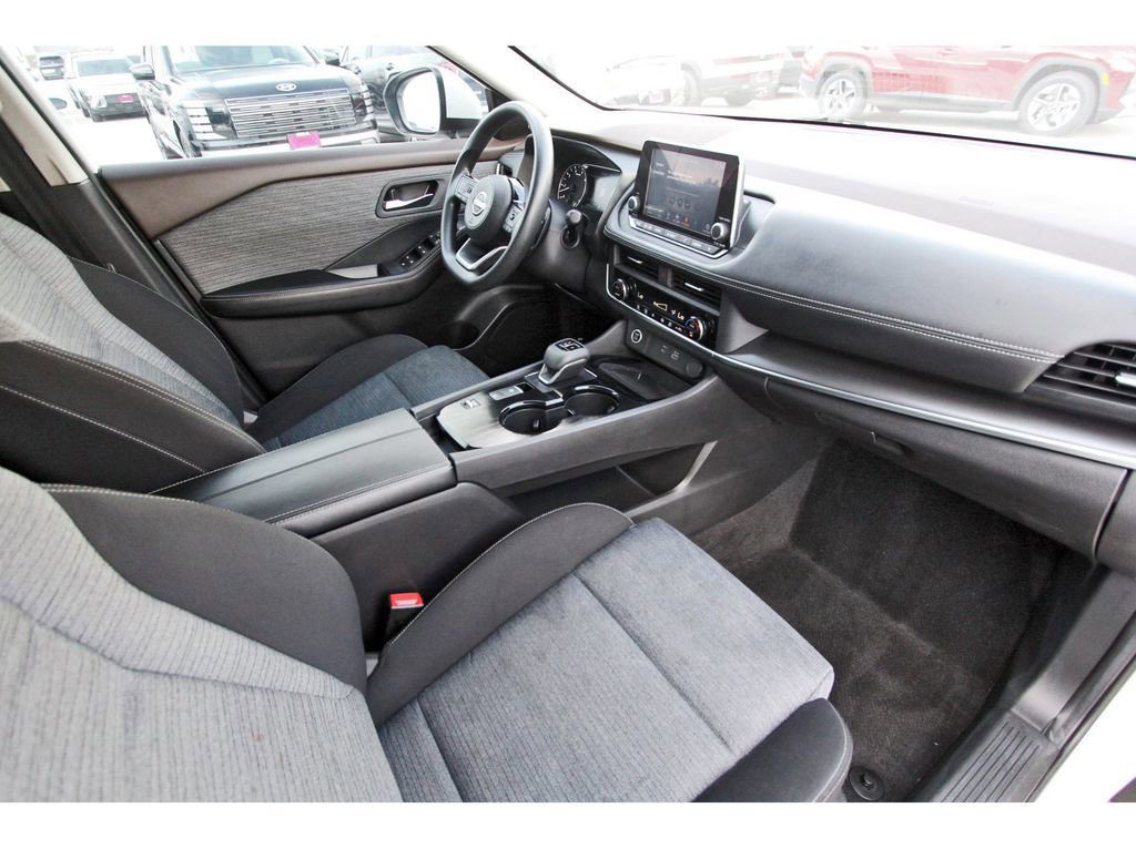Used 2023 Nissan Rogue SV FWD image 30