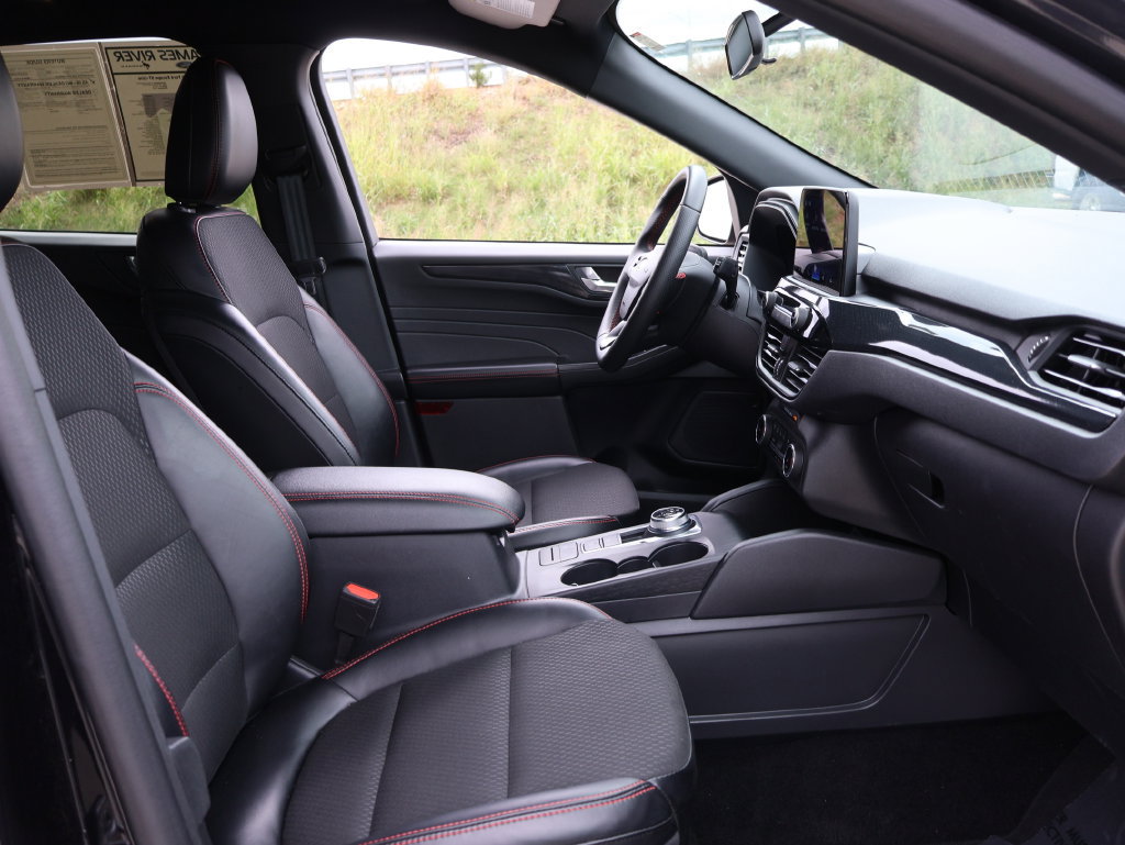 Certified 2025 Ford Escape ST-Line AWD/4WD image 9