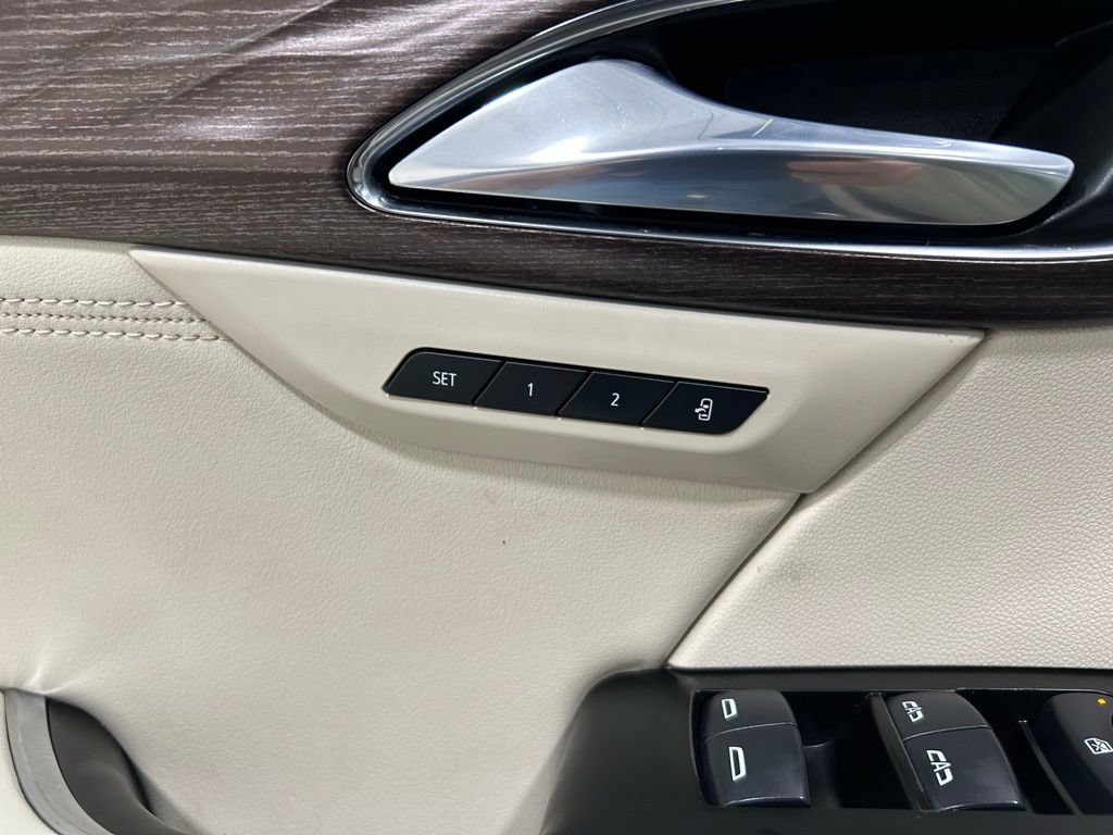 Used 2021 Buick Envision Avenir AWD/4WD image 16