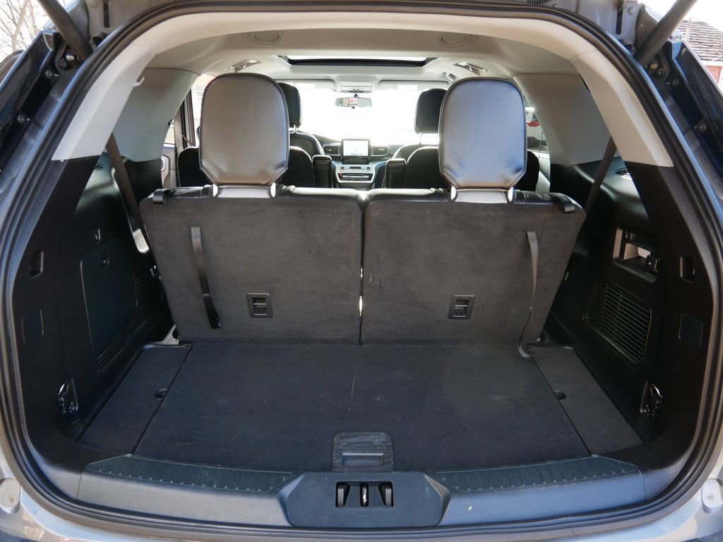 Certified 2021 Ford Explorer XLT w/ Equipment Group 202A image 10