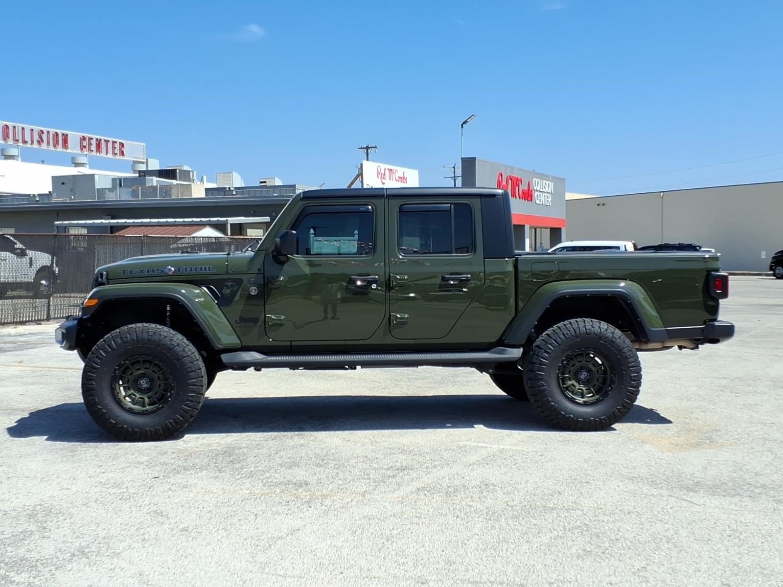 Used 2023 Jeep Gladiator Sport AWD/4WD image 2