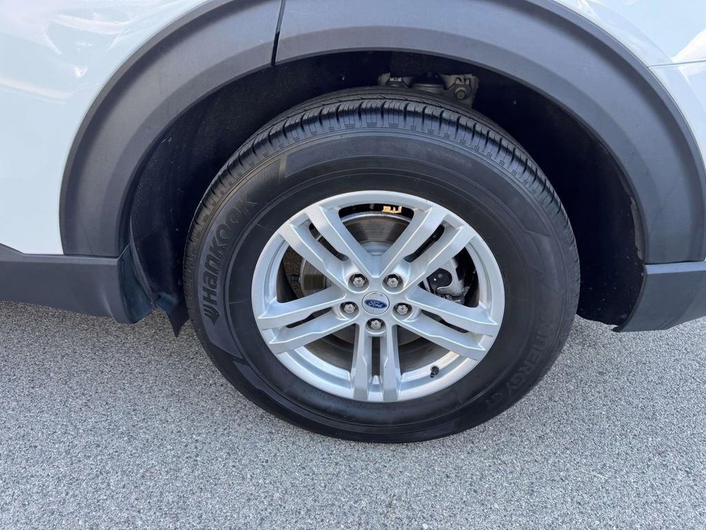 Certified 2022 Ford Explorer XLT w/ Equipment Group 202A image 8