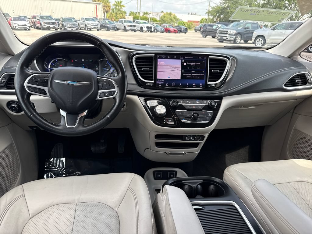 Used 2021 Chrysler Pacifica Touring-L FWD image 5