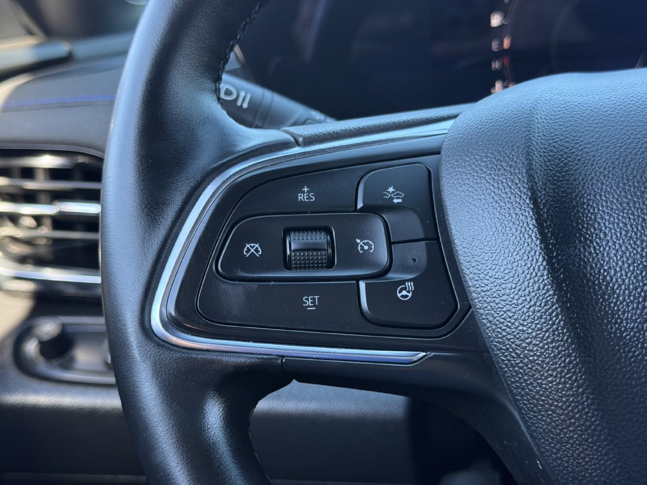 Used 2024 Buick Envista Sport Touring w/ Convenience I Package FWD image 13