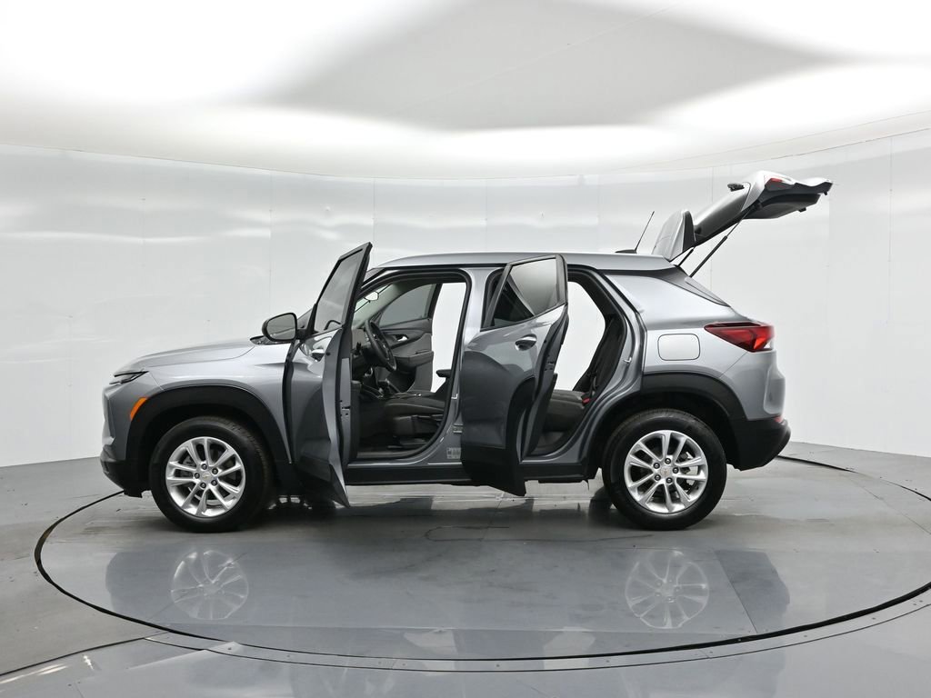 Used 2024 Chevrolet TrailBlazer LS image 56