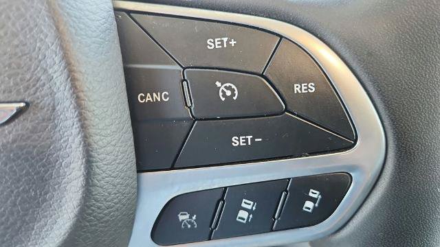 Used 2022 Chrysler Pacifica Touring-L FWD image 24