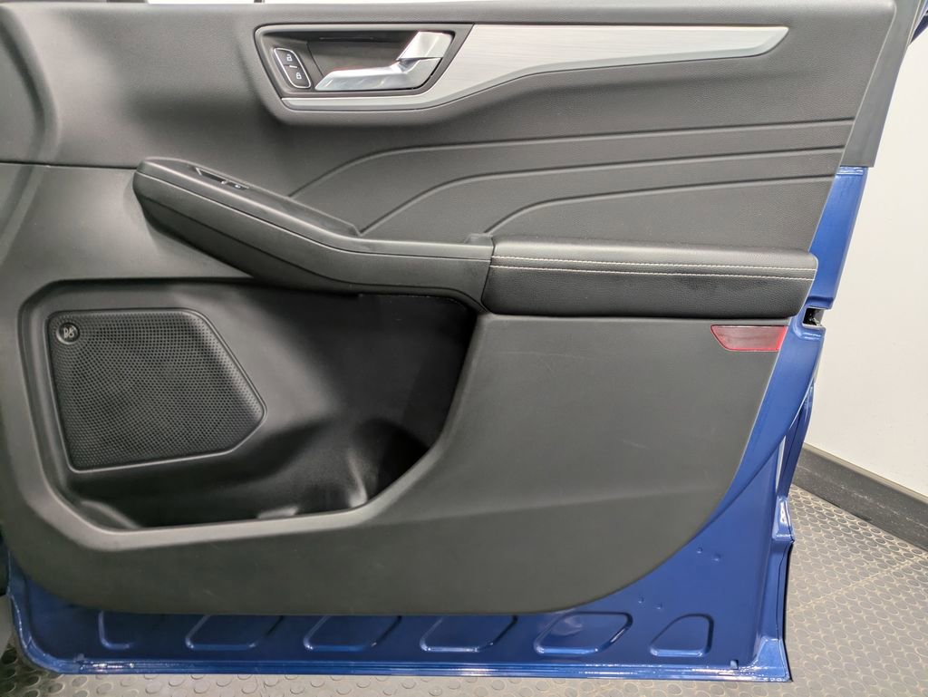 Certified 2023 Ford Escape Platinum w/ Premium Technology Package AWD/4WD image 30