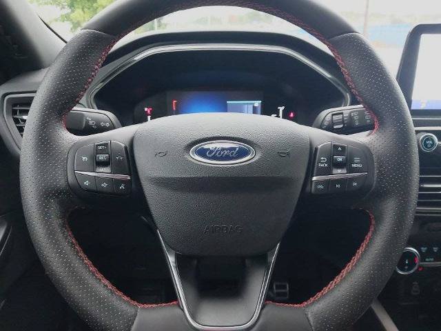 Certified 2024 Ford Escape ST-Line AWD/4WD image 17