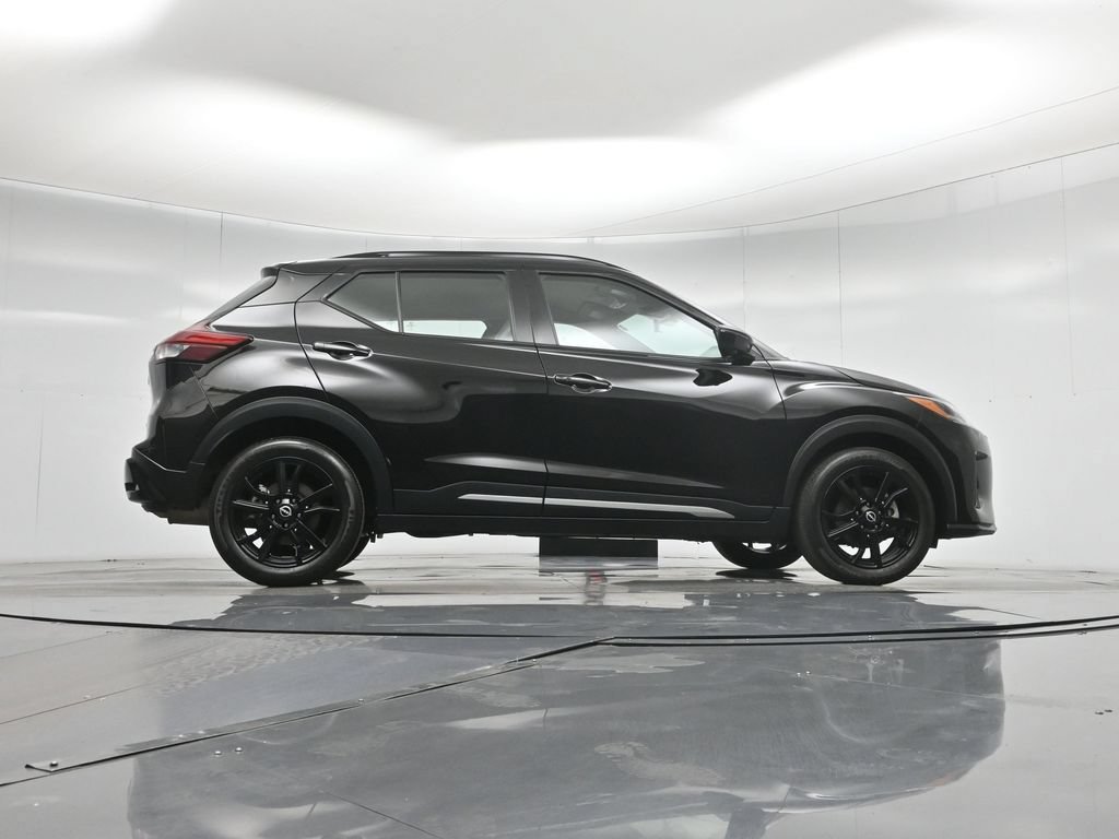 Used 2023 Nissan Kicks SR w/ SR Premium Package FWD image 47