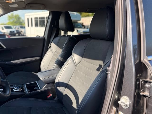 Used 2024 Mitsubishi Outlander AWD image 15
