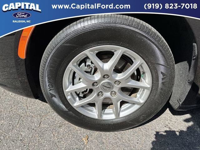 Used 2024 Chrysler Pacifica Touring-L image 12