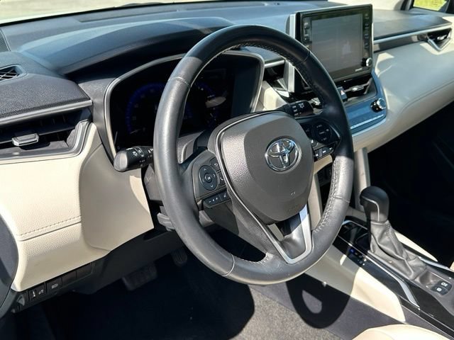 Used 2022 Toyota Corolla Cross XLE w/ Convenience Package FWD image 19
