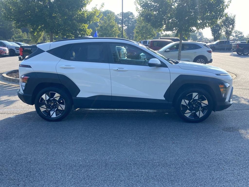 Used 2025 Hyundai Kona SEL FWD image 2