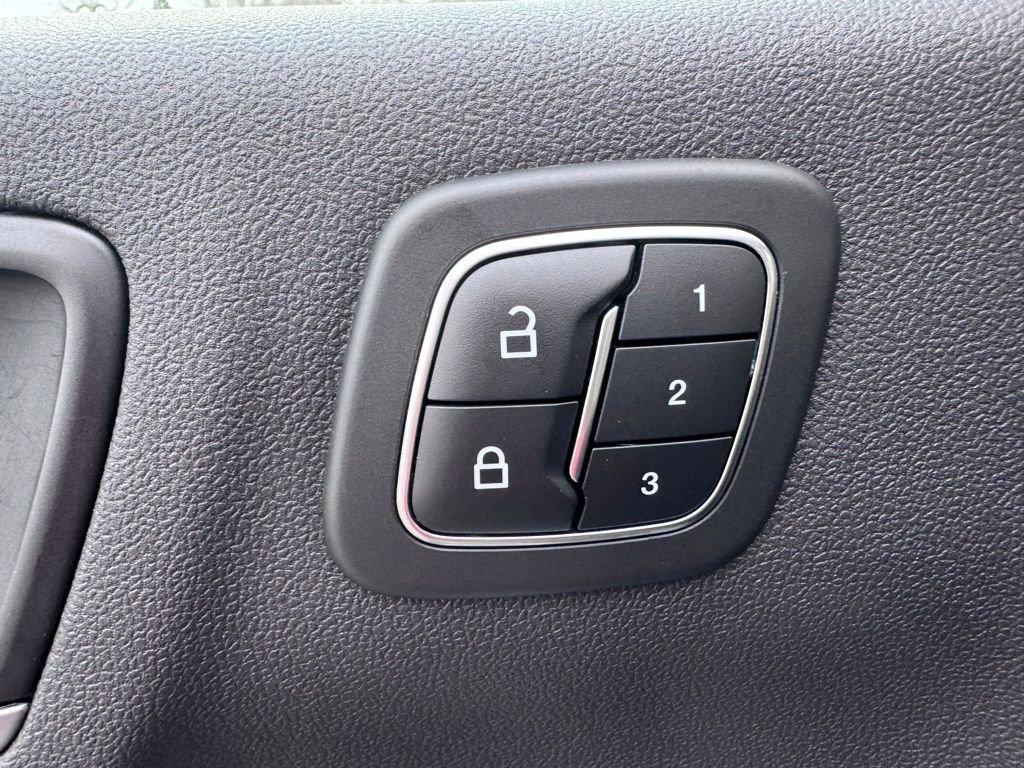 Certified 2023 Ford Escape SE w/ PHEV Premium Package image 28