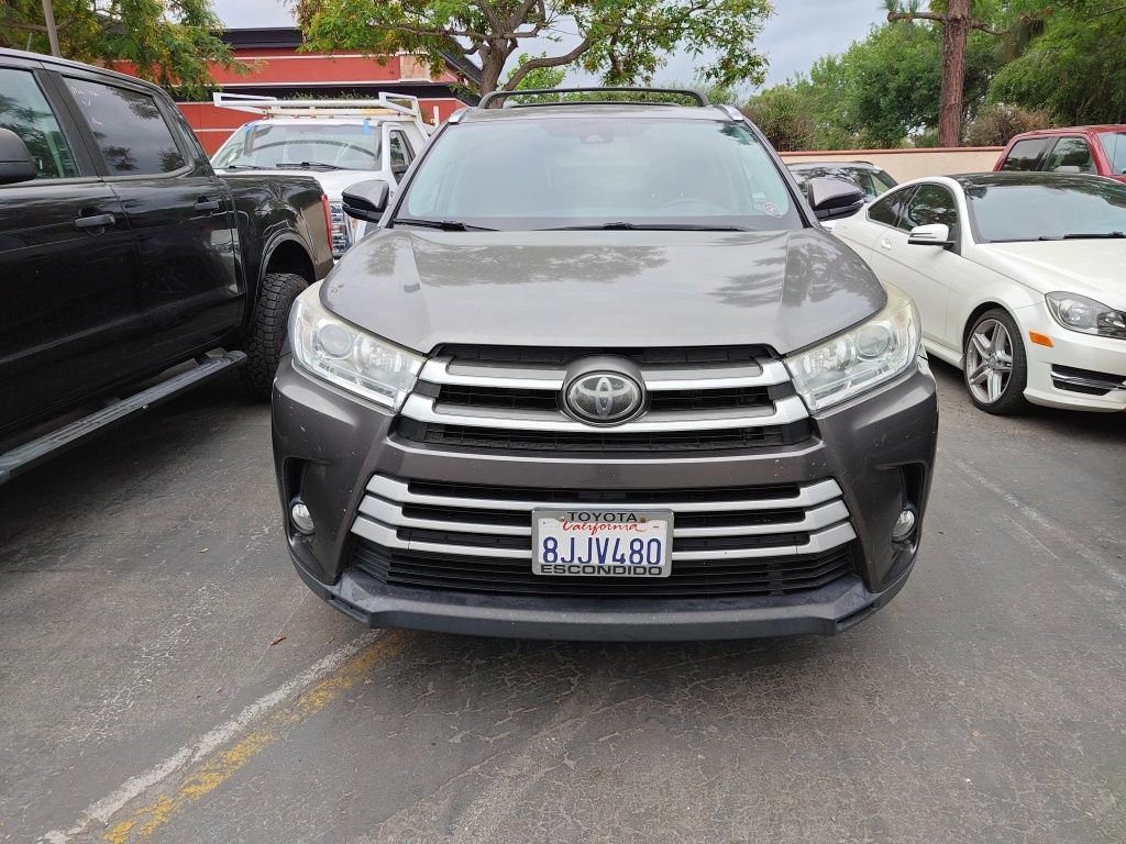 Used 2019 Toyota Highlander XLE FWD image 21