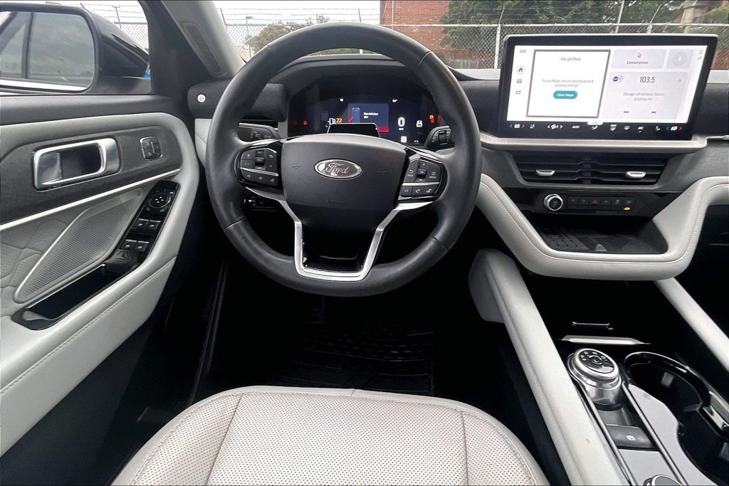 Certified 2025 Ford Explorer Platinum w/ Ultimate Package AWD/4WD image 4