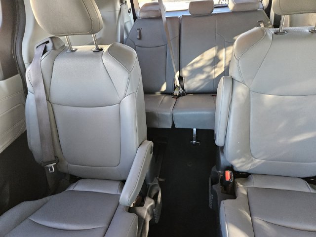 Used 2024 Toyota Sienna XLE AWD/4WD image 16