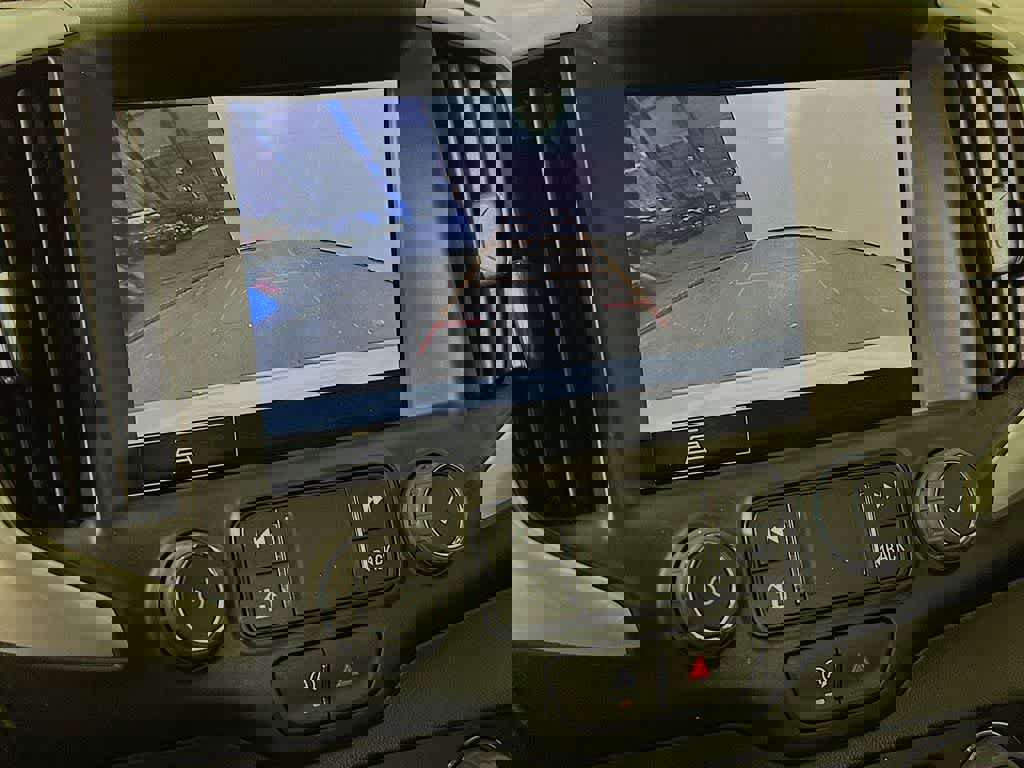 Used 2024 GMC Terrain SLT image 25