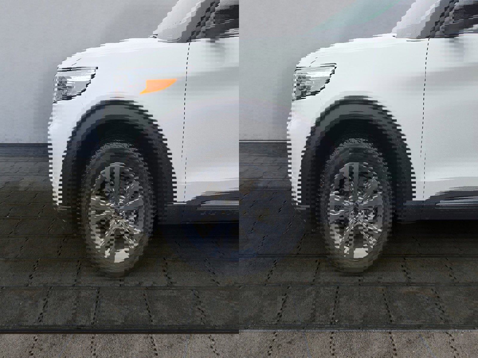 Certified 2023 Ford Explorer XLT w/ Equipment Group 202A image 3