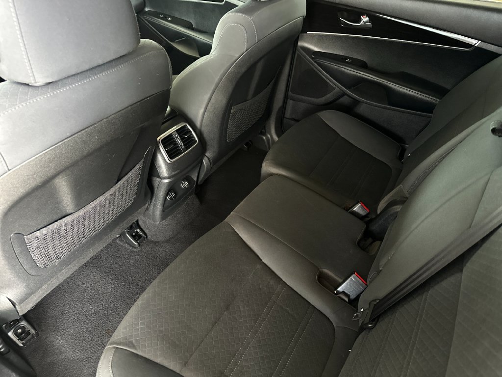Used 2020 Kia Sorento LX AWD/4WD image 11