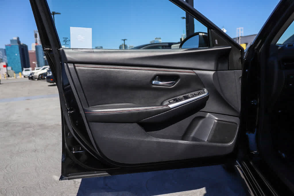 Used 2025 Nissan Sentra SR FWD image 21