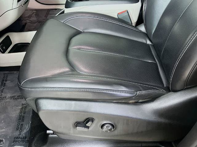 Used 2023 Chrysler Pacifica Touring-L FWD image 27