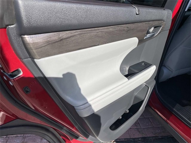 Used 2023 Toyota Highlander Platinum image 24