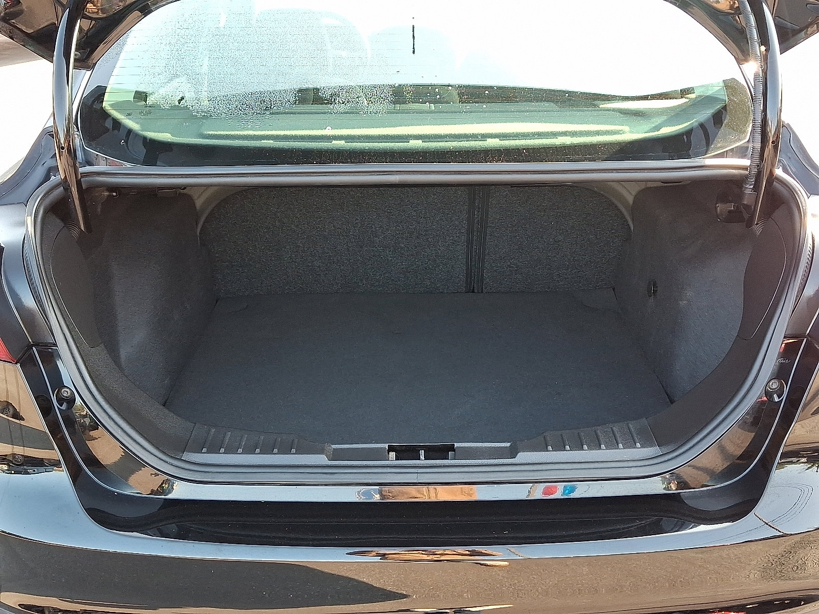 Certified 2018 Ford Focus SE w/ SE Appearance Package image 30