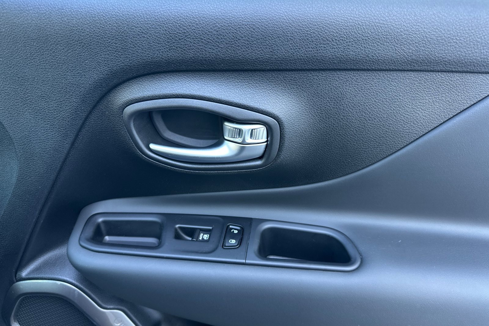 Used 2022 Jeep Renegade Latitude image 18