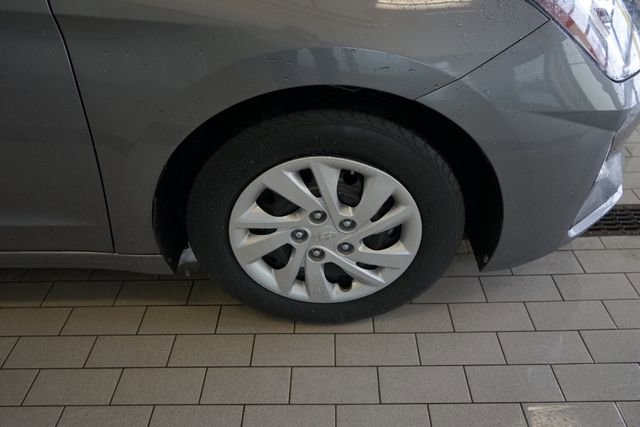 Used 2020 Hyundai Elantra SE w/ Cargo Package (C1) image 15