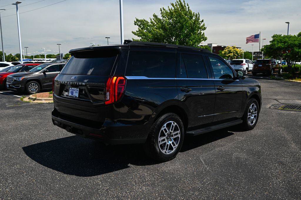 Certified 2025 Ford Expedition Active AWD/4WD image 5